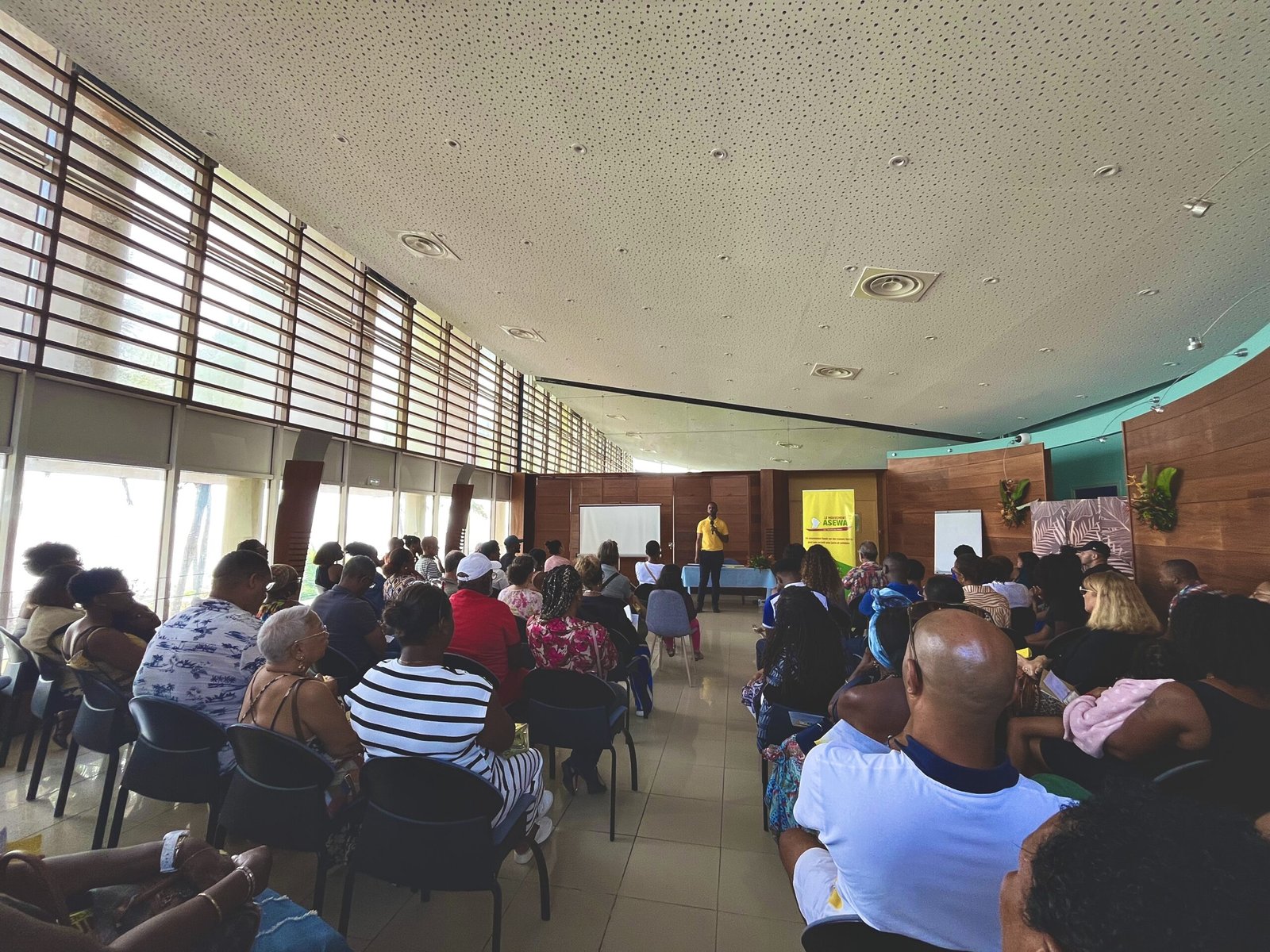 Participants ASEWA rassemblés à Rémire pour une journée solidaire